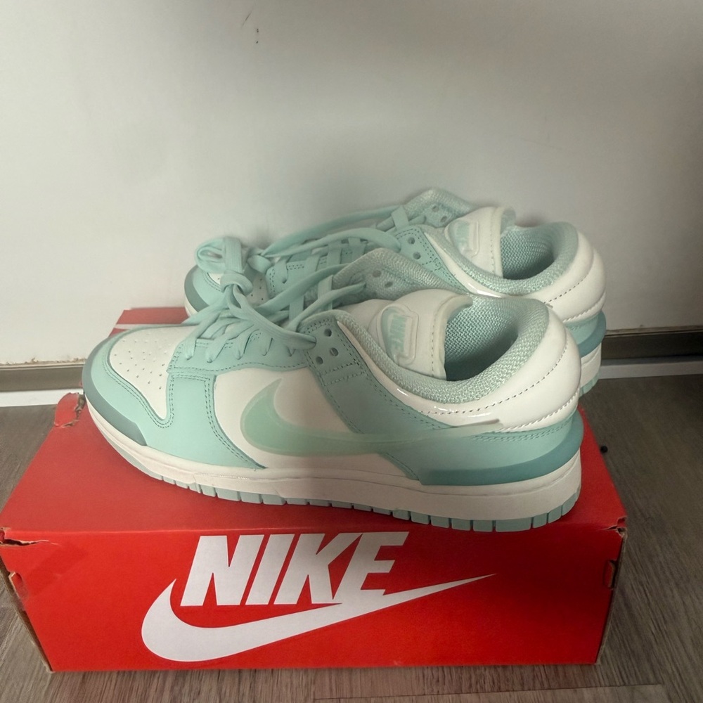 Nike Dunk Women's Fresh Jade Ice Tiffany Blue Sneakers size 8 (6.5M) - Picture 6 of 11